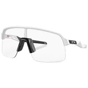 Oakley OO9463-4639 Men's Sutro Lite Sunglasses,One Size,Matte White Clear Photochromic