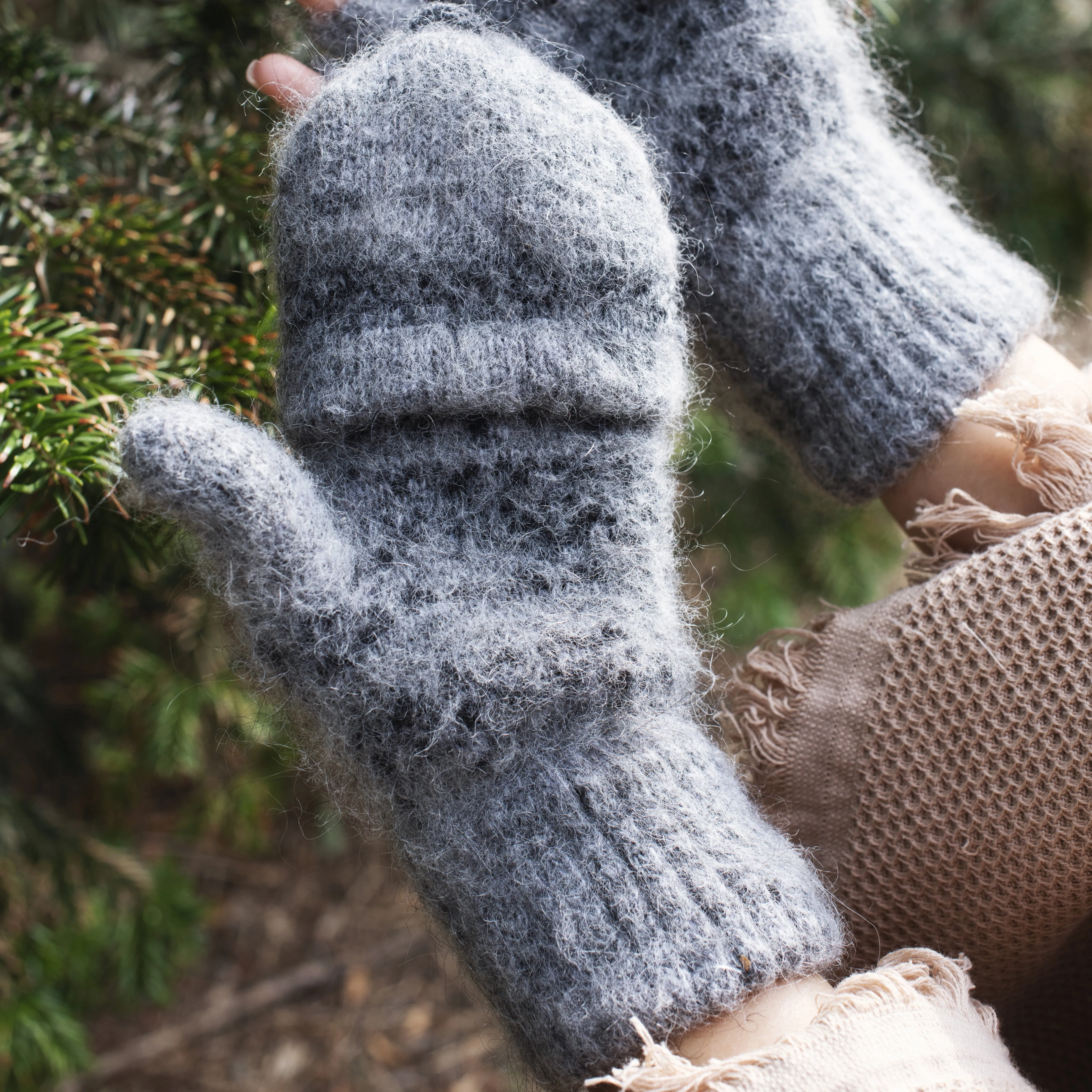 Women's Midnight Veil Goat Wool Mitten Gloves