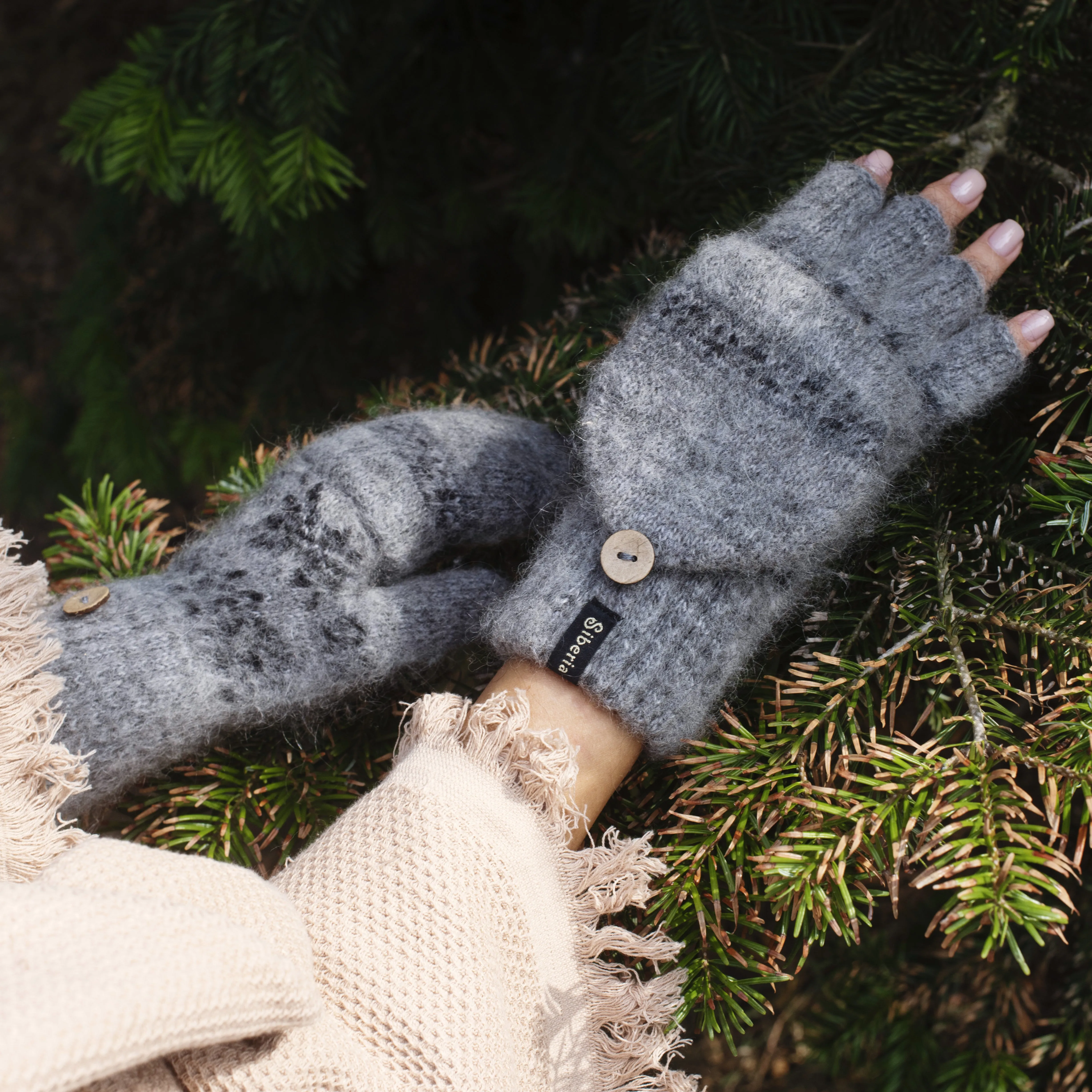 Women's Midnight Veil Goat Wool Mitten Gloves